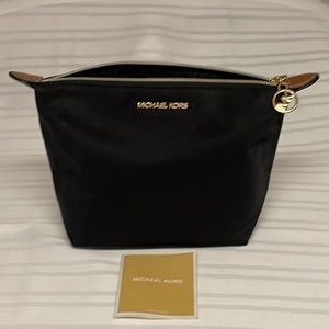 Michael Kors large cosmetic bag. Great condition.🌹